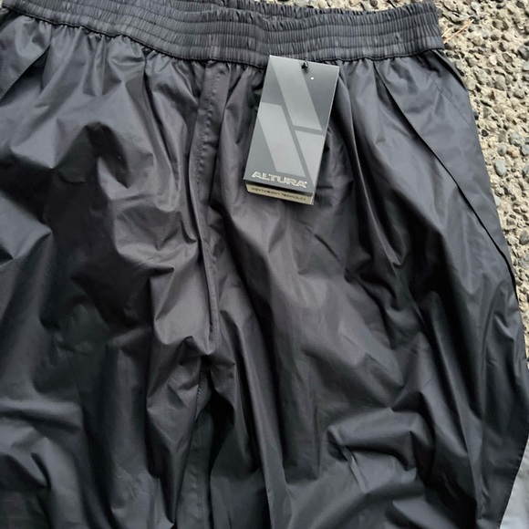 BNWT ALTURA nightvision 3 overtrouser altura waterproof pants , cycling - Picture 2 of 6